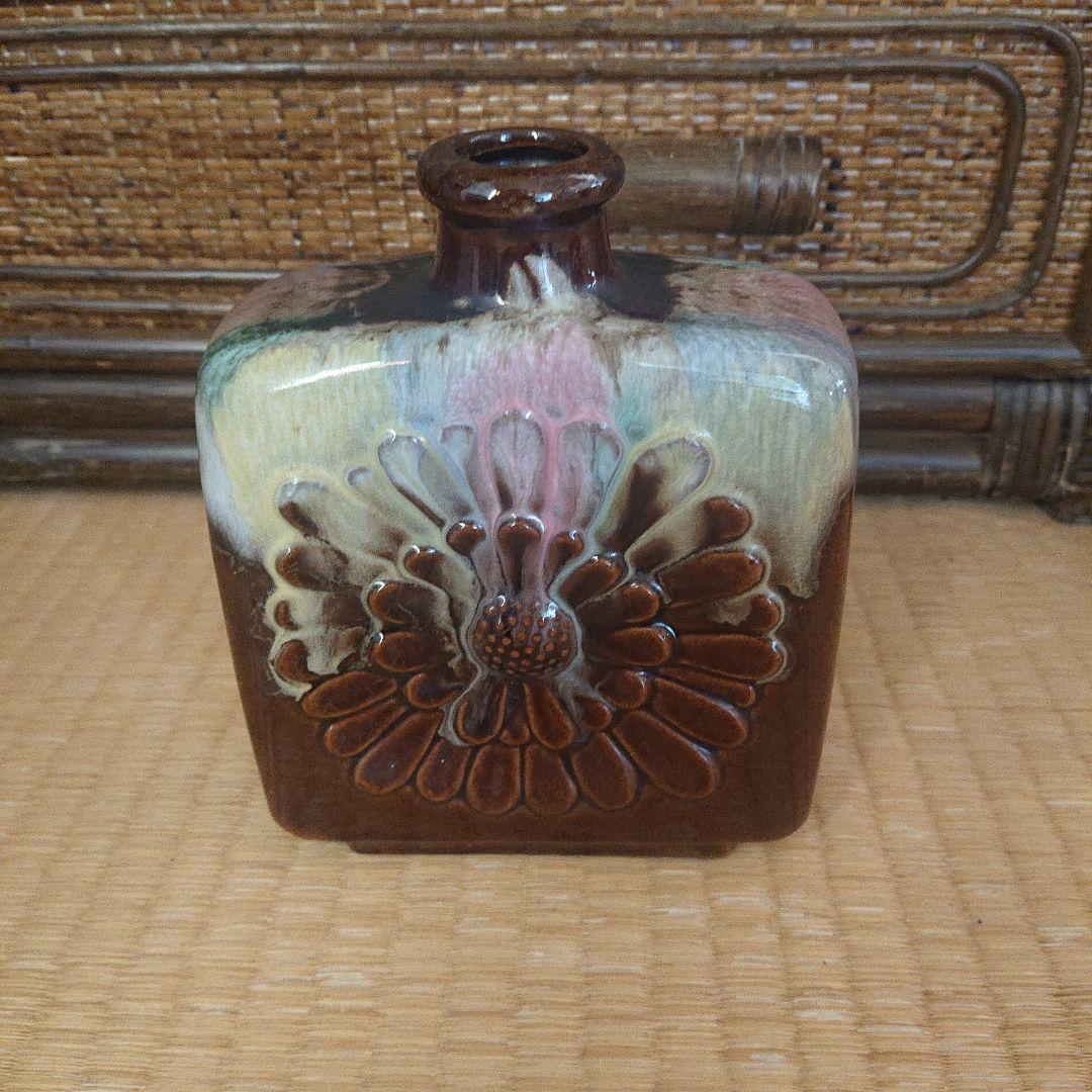 花の彫刻付き陶器ボトル古道具骨董
