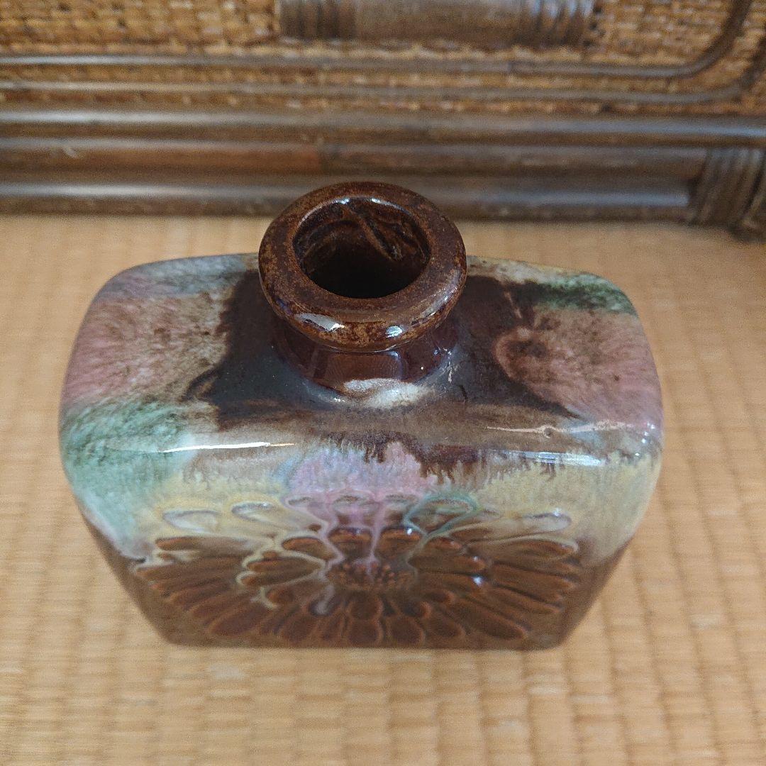 花の彫刻付き陶器ボトル古道具骨董