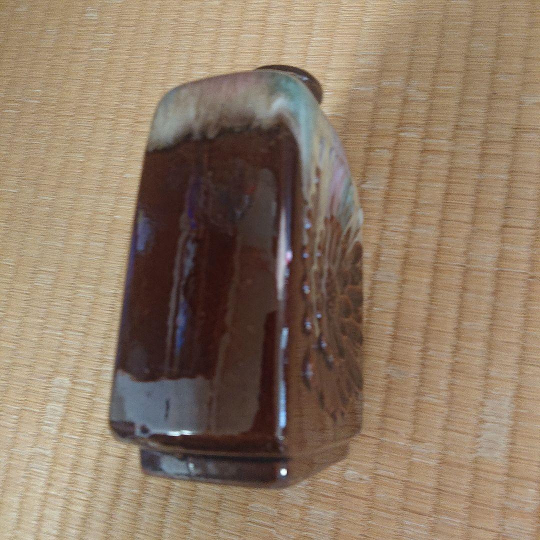 花の彫刻付き陶器ボトル古道具骨董