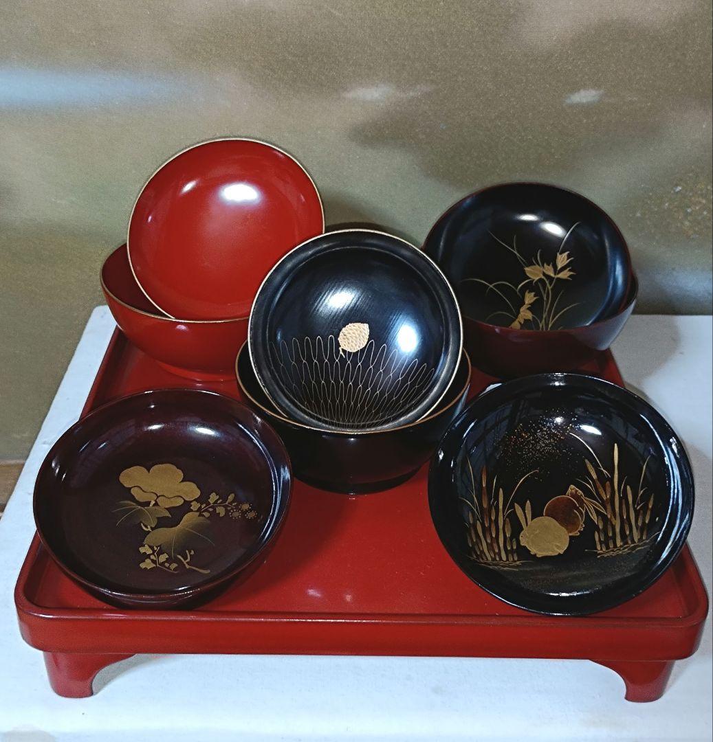 漆器御膳セット(輪島塗朱塗椀、金蒔絵牡丹椀と松椀、金蒔絵兎小皿と楓小皿)