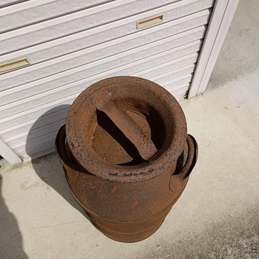 アンティーク ミルク缶 錆びた金属製