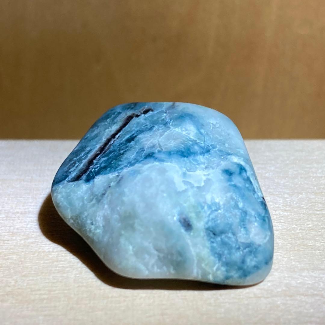 【超貴重石】糸魚川翡翠　横川　黒入り 断層 青翡翠　原石　9.7ｇ