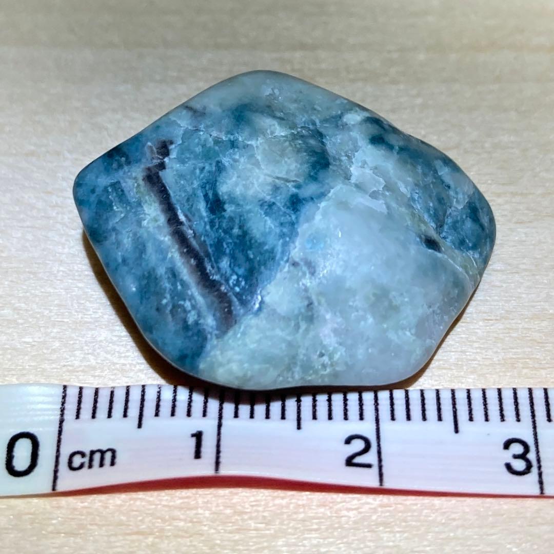 【超貴重石】糸魚川翡翠　横川　黒入り 断層 青翡翠　原石　9.7ｇ