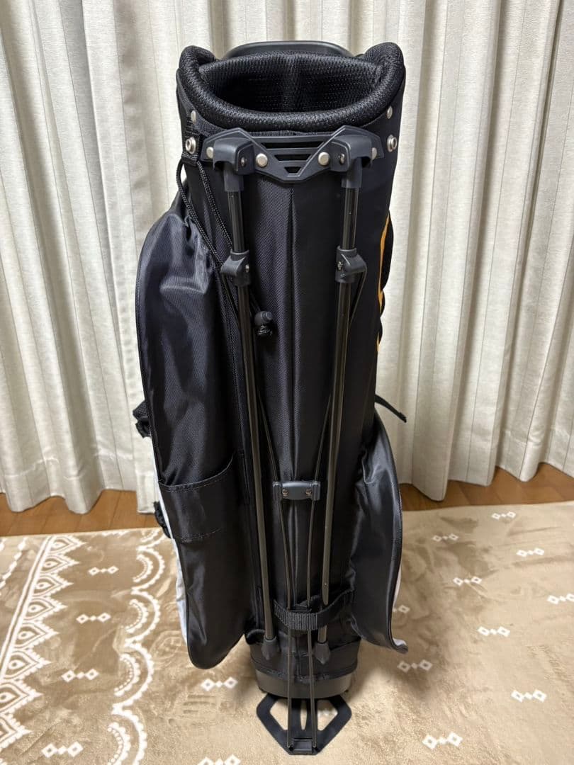 LoudMouth キャディバッグ