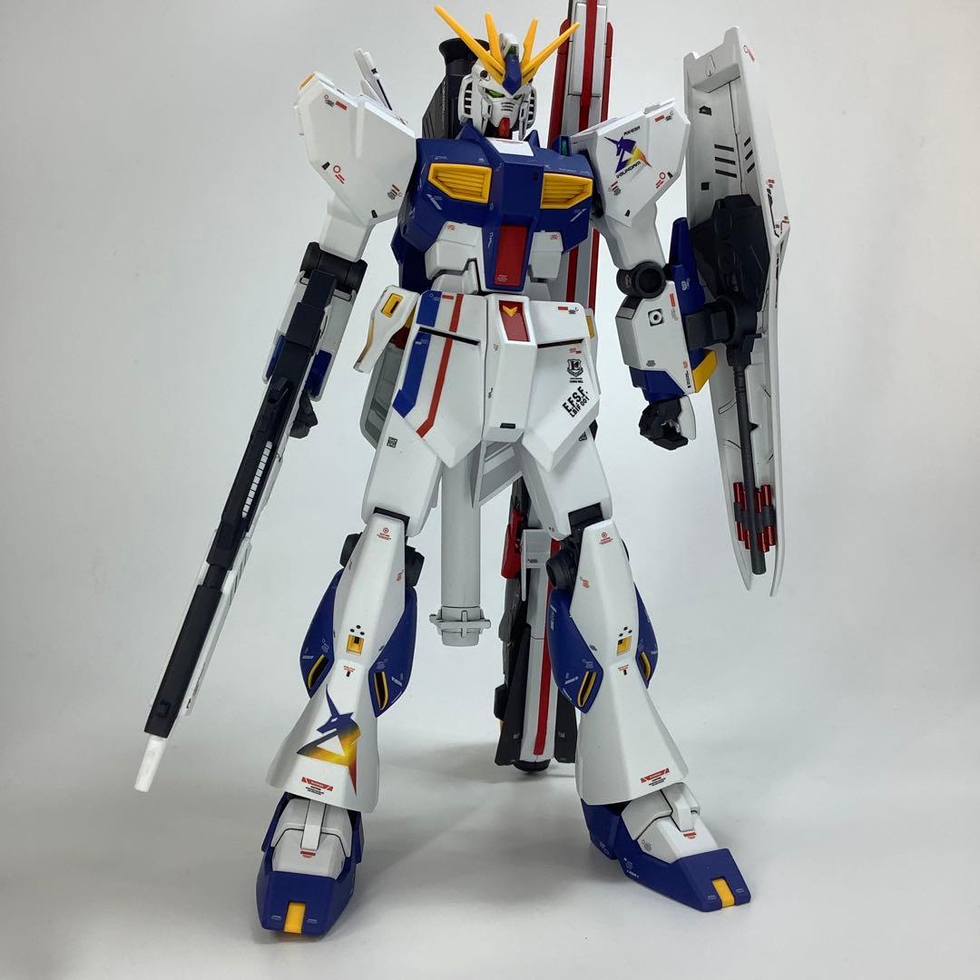 ガンダムベース限定 EG RX-93ff νガンダムの塗装済完成品