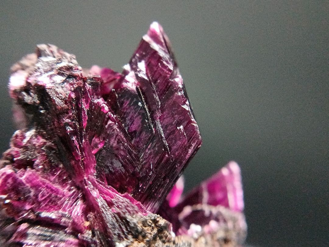 だいき　エリスライト　原石　コバルト華　鉱物標本