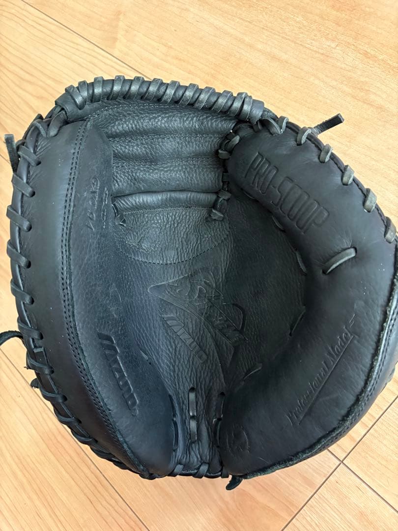 黒PUレザー軟式グローブ子供用とミズノキャッチャーミット本革製大人用ほぼ未使用品