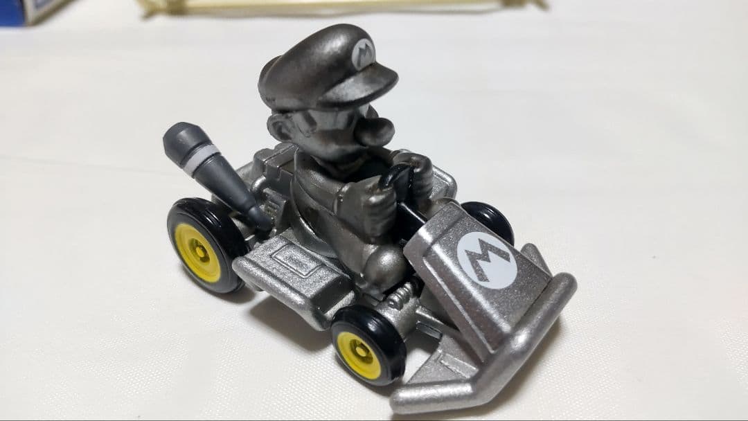 トミカ　ミニカー　マリオ　メタルマリオ　マリオカート