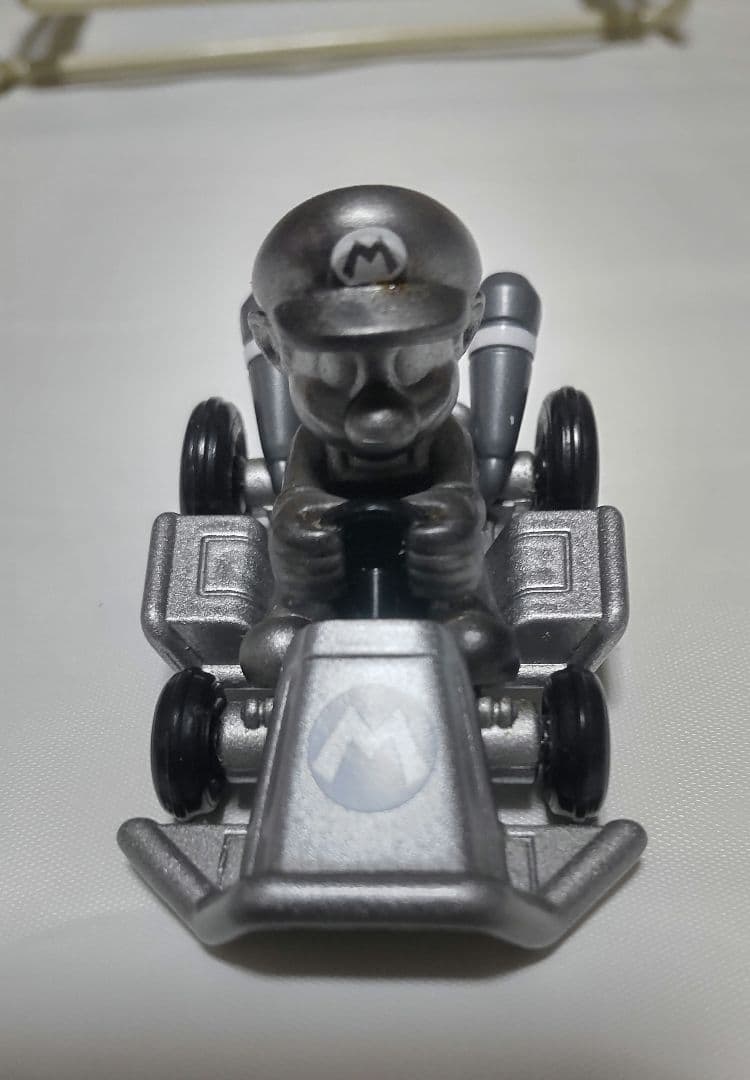 トミカ　ミニカー　マリオ　メタルマリオ　マリオカート