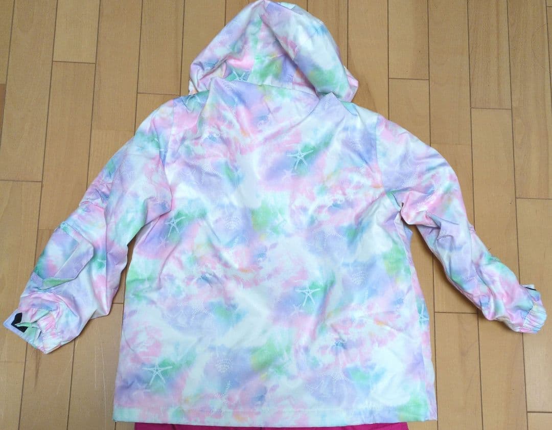 子ども用　スキー．スノーボードウェア 　ピンクとマルチカラー