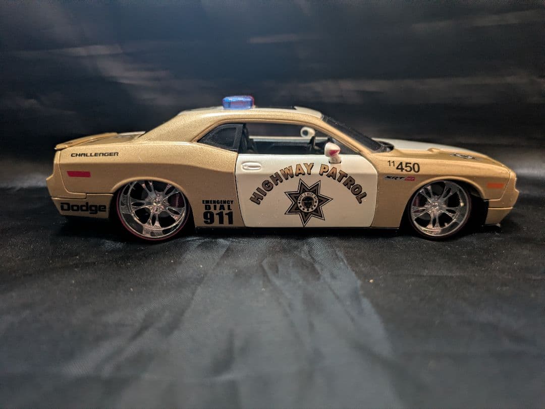 MAISTO　ダッジ　チャレンジャー　ハイウェイパトロール　パトカー　1/24