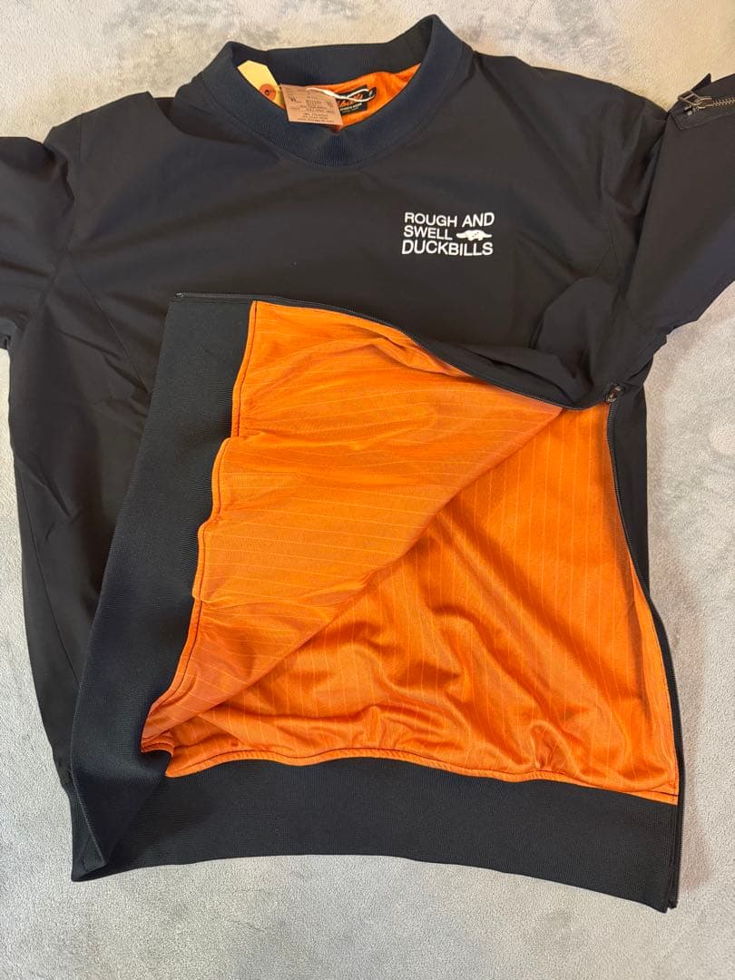 Rough & Swell ツアーバイト　防風アウター