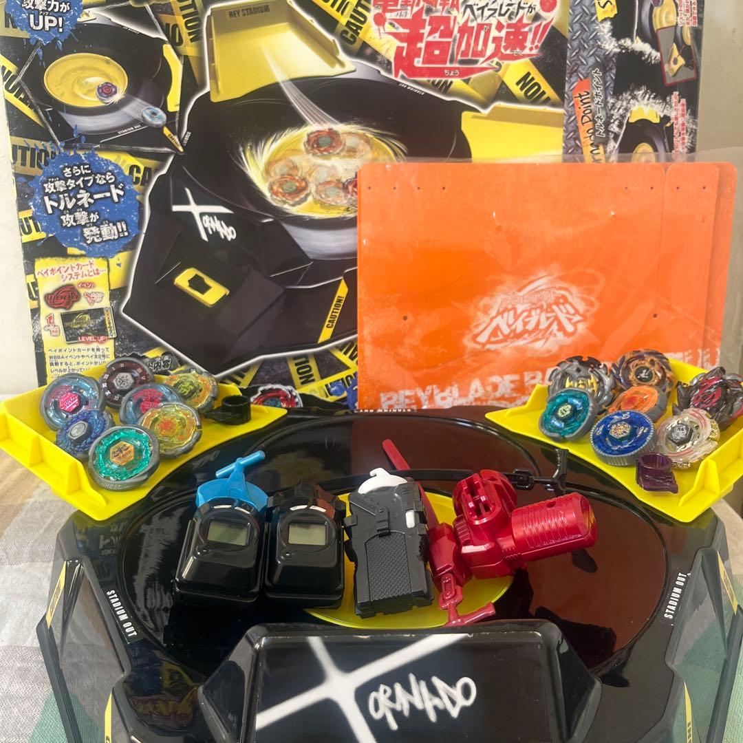 ベイブレード　スタジアム・ベイ・ランチャーセット