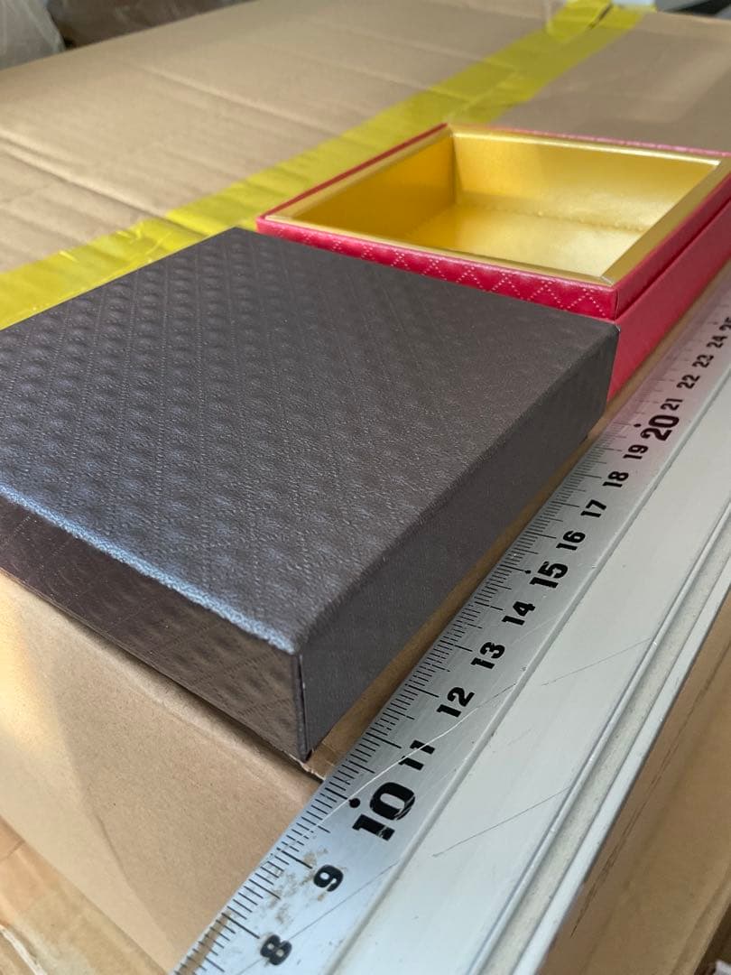 パティスリー　ケーキ屋　バレンタイン　箱