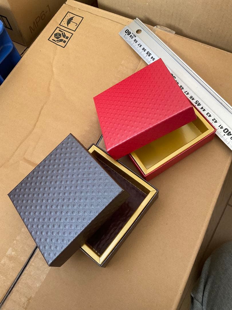 パティスリー　ケーキ屋　バレンタイン　箱