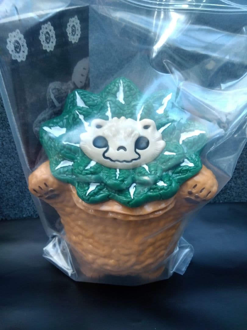 羅本製所 ROBINCERAMICSTUDIO　亀甲牡丹大怪獣　ソフビ