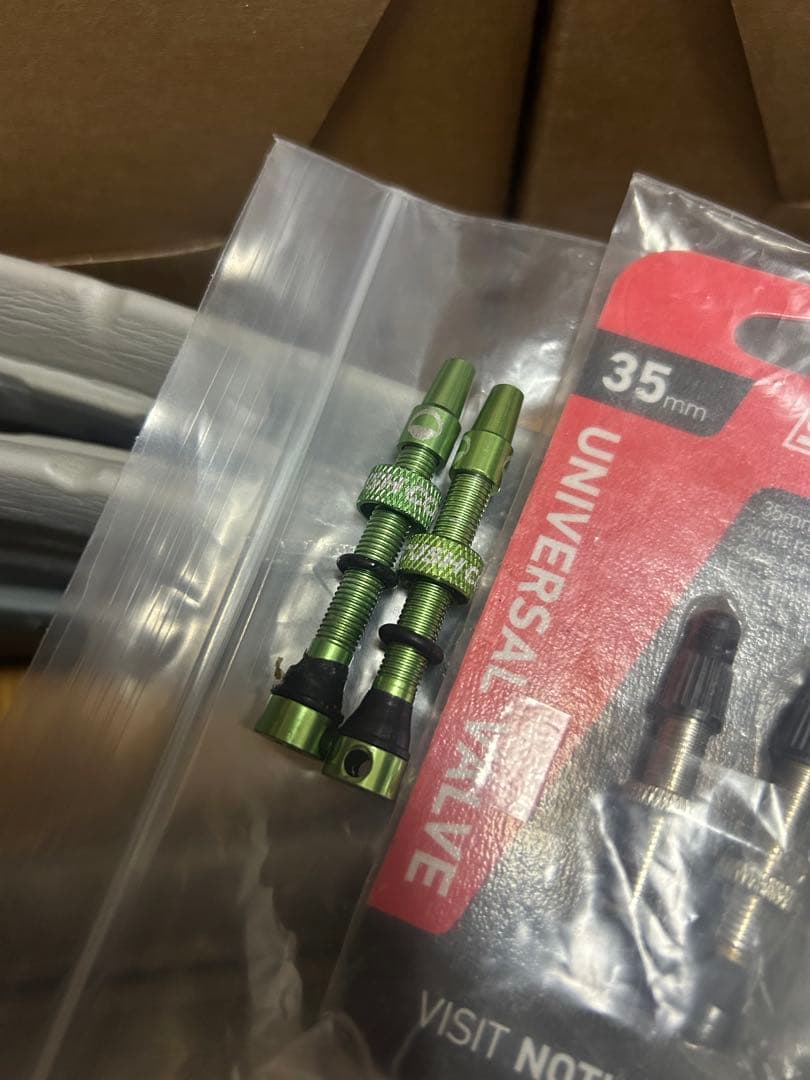 スペシャライズド MTBタイヤ 29er 2.3 インサート付き