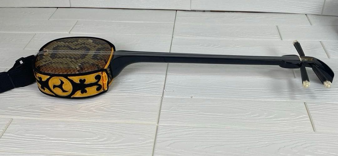 【美品】沖縄郷土楽器 三線 初心者セット チューナー、セミハードケース付