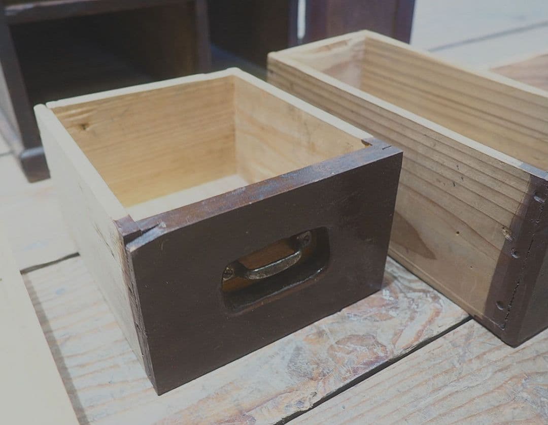 1352 小ぶりな収納棚　小引き出し　ケース　レトロ　小物入れ　アンティーク