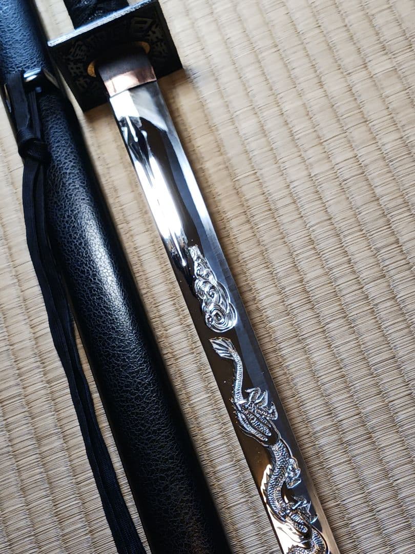 忍者刀、(服部半蔵)　徳川家拝領刀.写、葵.勝龍彫り、のたれ刃文、(手裏剣付き)