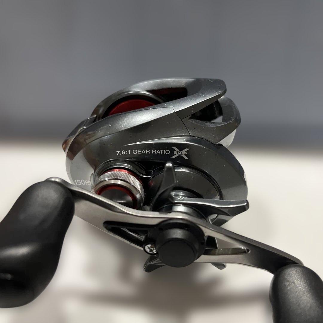 シマノ　クロナークCI4 150HG ベイ　7.6:1 ギア比 ブラック/レッド