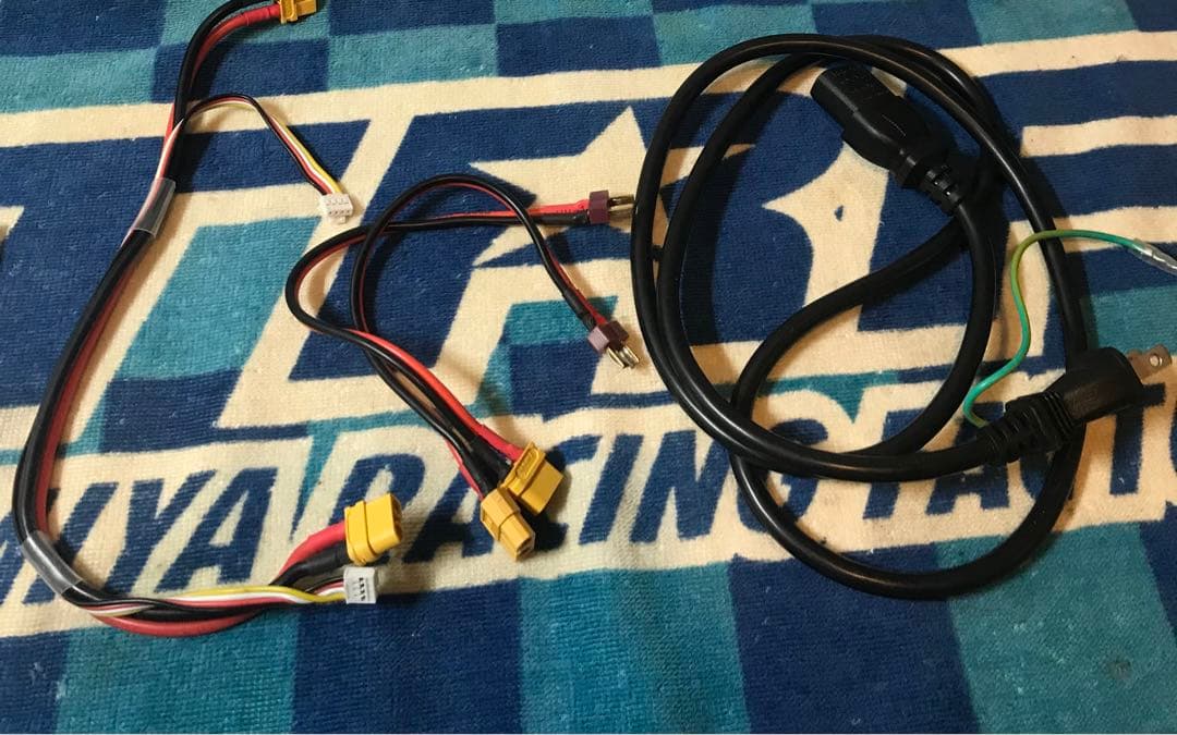 ハイテック　充電器　と　放電器