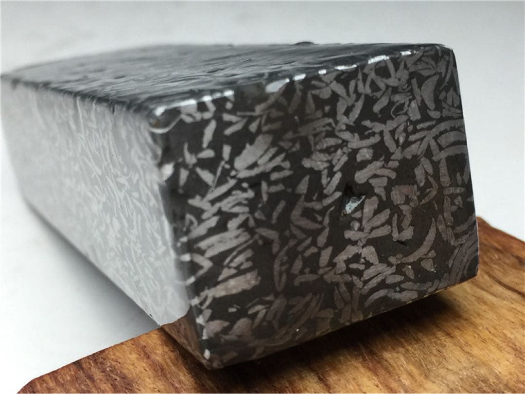 ☆ 希少 鉄隕石・ムオニオナルスタ 隕石ブロック　　磁石に付く コーティング済！