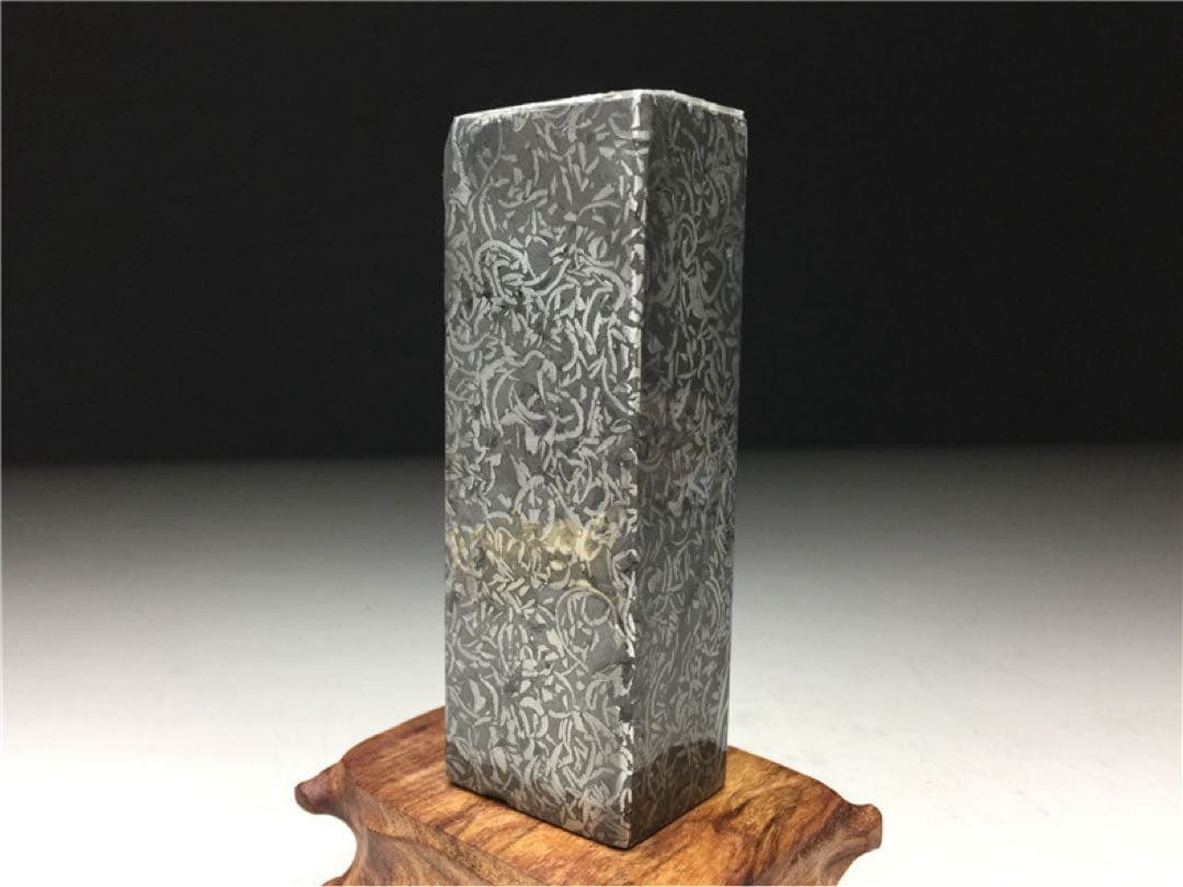 ☆ 希少 鉄隕石・ムオニオナルスタ 隕石ブロック　　磁石に付く コーティング済！