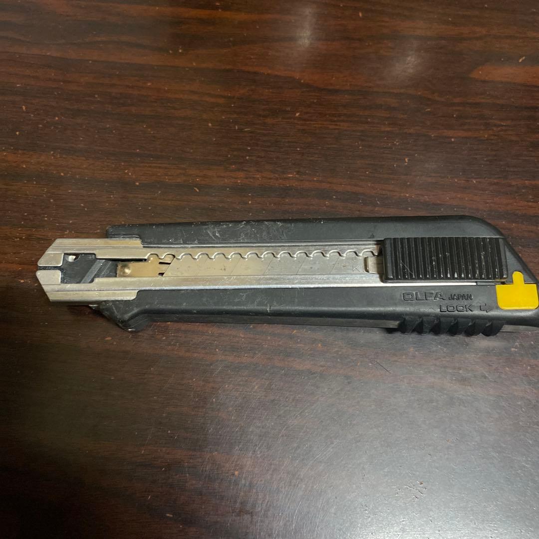 OLFAロック機能付きカッターナイフ