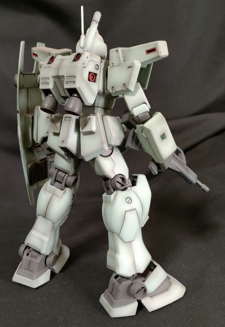 ガンプラ 塗装済 完成品 MG 1/100 RGM-79N ジムカスタム