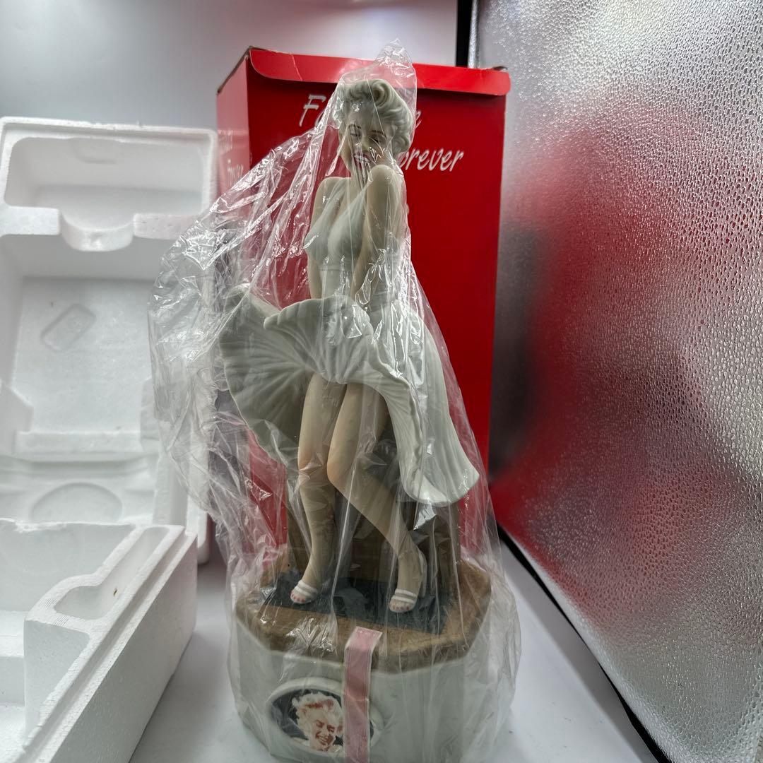 古酒　未開栓　箱付き　マリリンモンロー『７年目の浮気』バーボンウイスキー