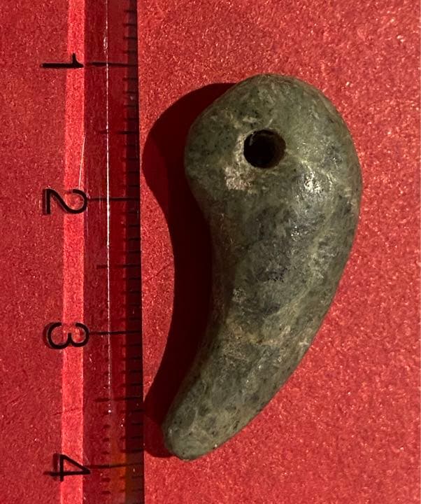 【勾玉・管玉】勾玉 曲玉 古墳時代 出土品 翡翠 緑石 考古 古美術 アート