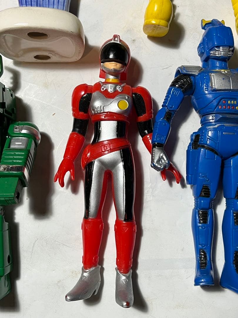 カブタック、クワジーロ、赤レンジャー、ロボコップなど全6点