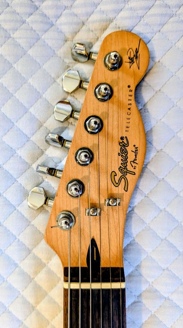 【美品】アヴリル・ラヴィーン テレキャスター／Squier by Fender