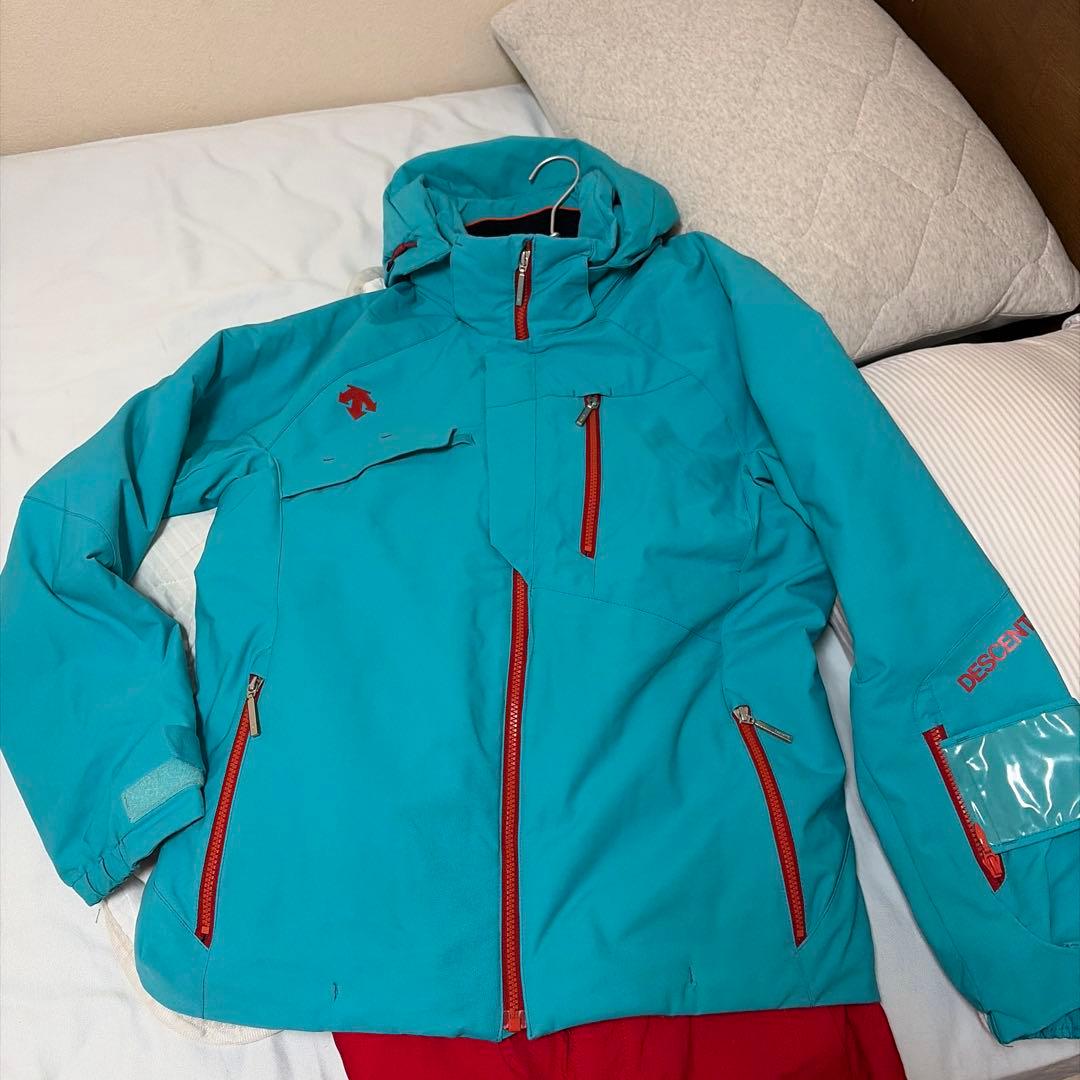 スキーウェア デサント　move sports フード付き