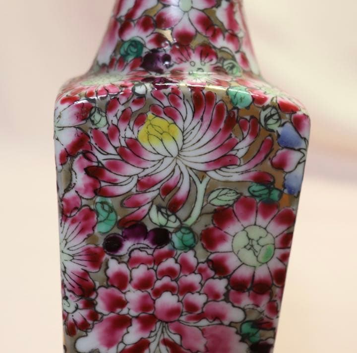 中国　民国期　粉彩角瓶1対　乾隆年製銘　送料込み0629