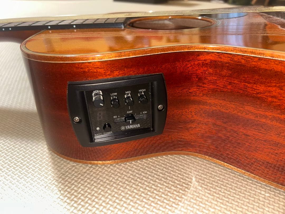 【美品YAMAHAAC1M ケース・カポ・チューナー付きエレアコギター 新弦付き