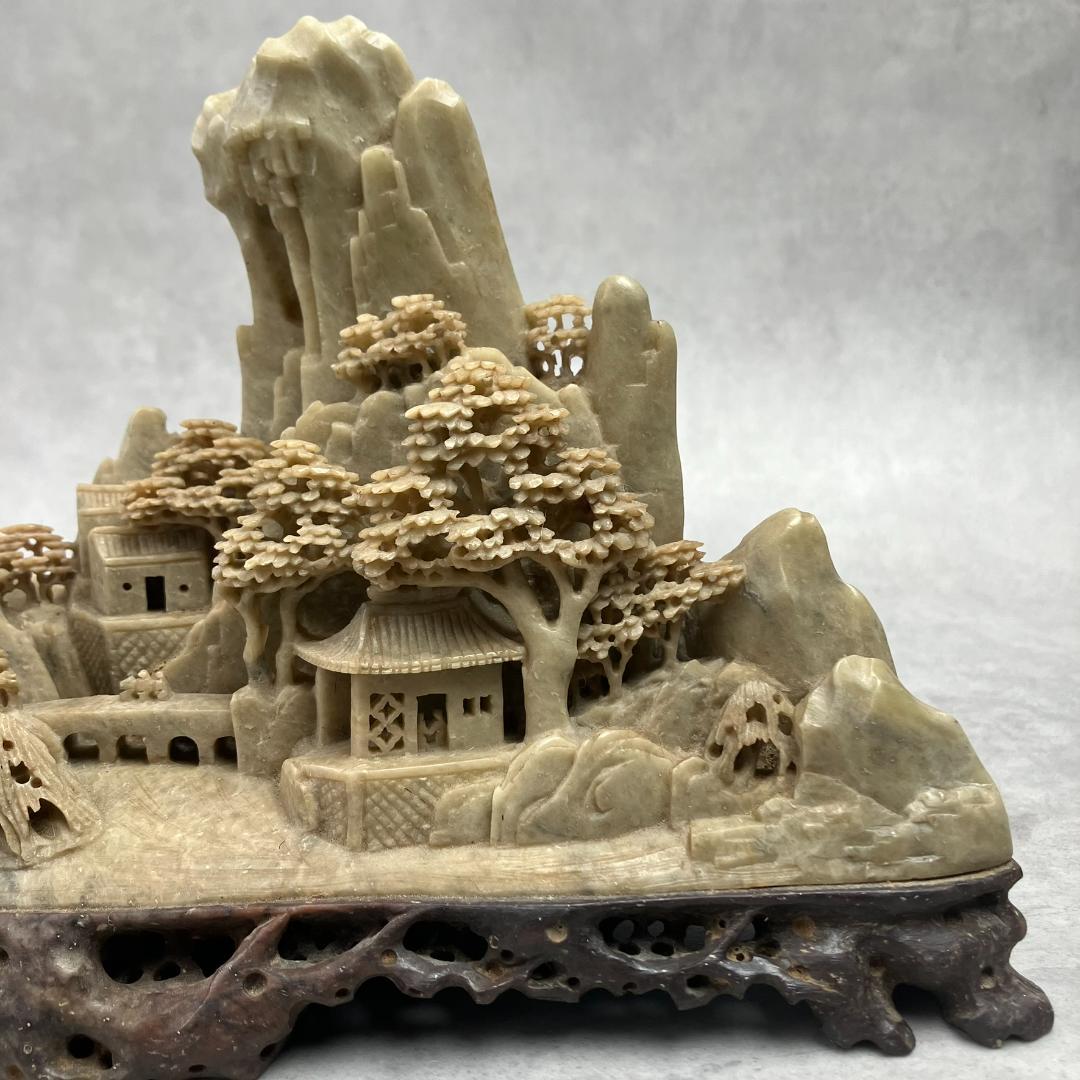 寿山石の彫刻　楼閣山水風景　ジオラマ　中国美術　天然石　水雕　ガラスケース付き