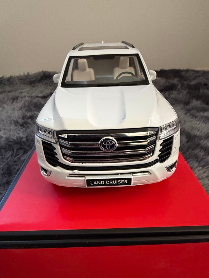 これ以上は値下げ出来かねますトヨタ ランドクルーザー 300 1/18 ホワイト
