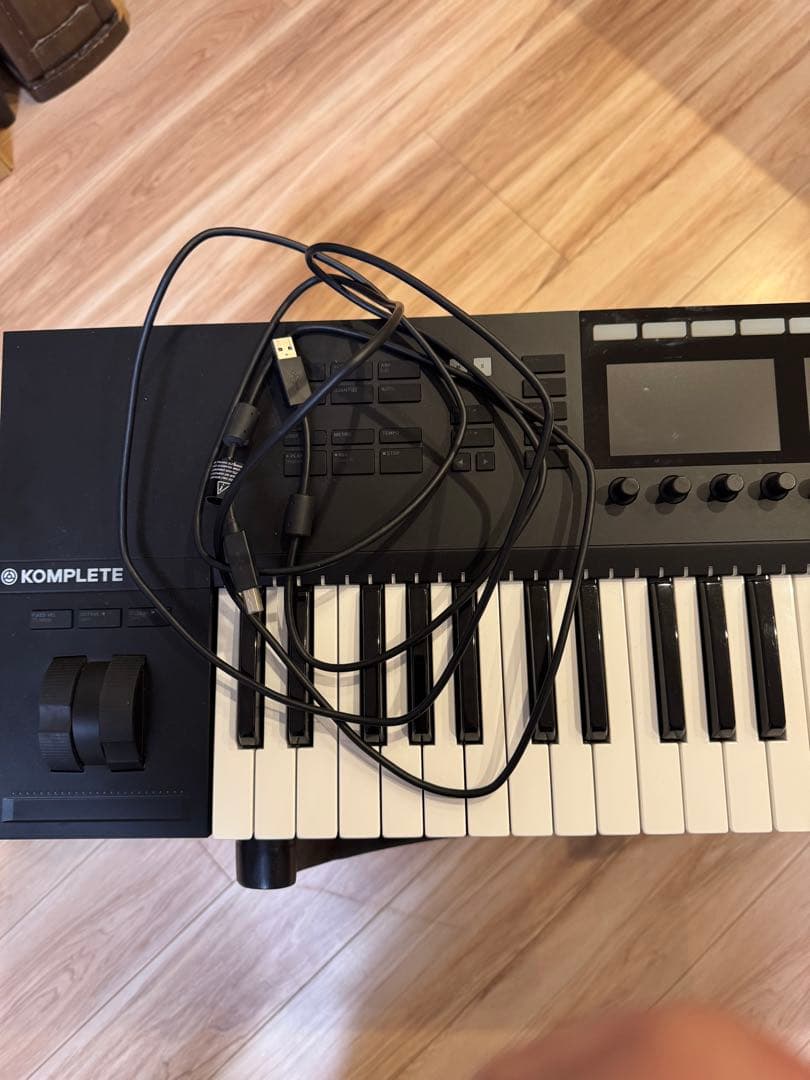 KOMPLETE KONTROL S49 MIDIキーボード