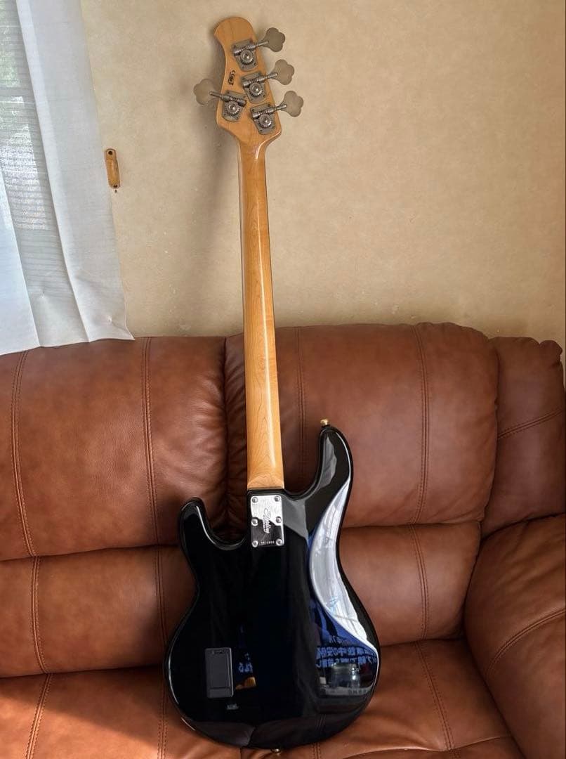 エレキベース ブラック　Sterling Ray34