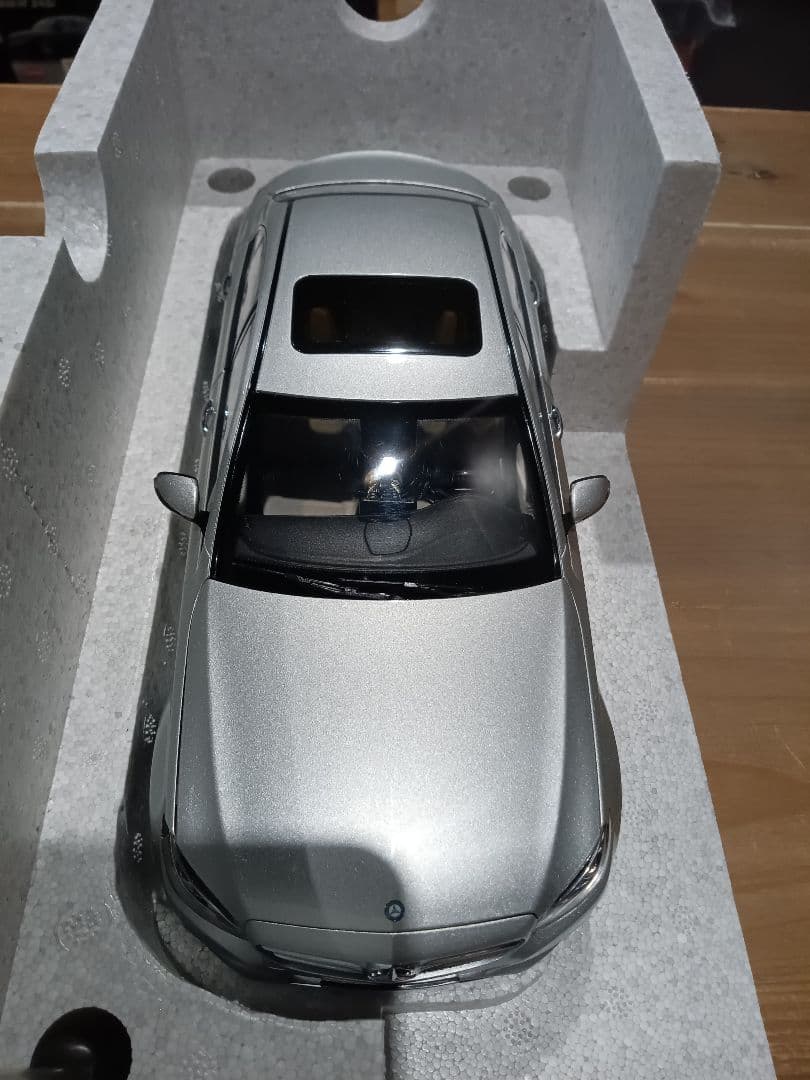 1/18 メルセデスベンツ　Cクラス　W205 前期　シルバー　ミニカー