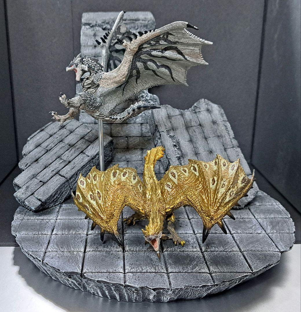 モンハン　リオレウス希少種&リオレイア希少種　フィギュア　+　ジオラマ台座