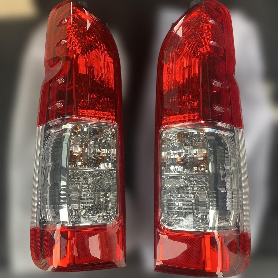 ハイエース純正テールランプ