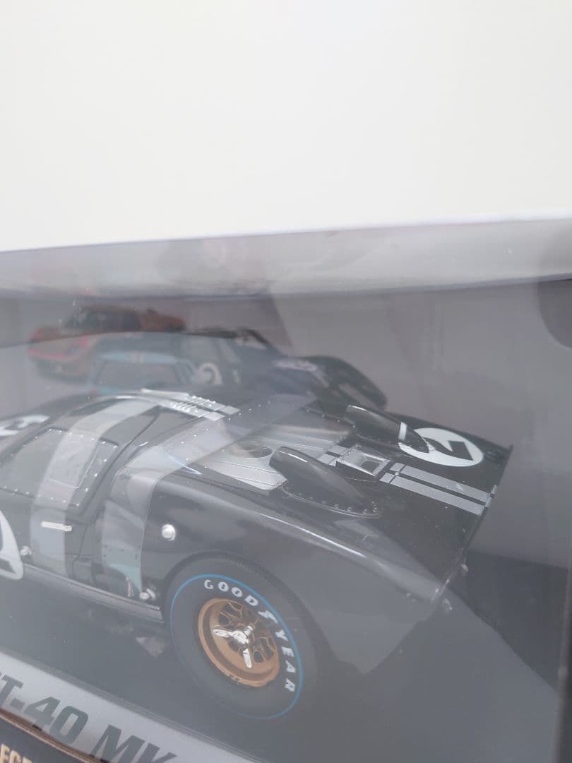 1/18 フォードGT-40 MK2　 Shelby Collectibles