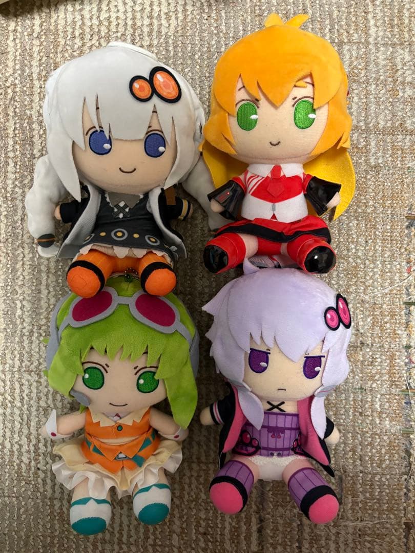 紲星あかり、弦巻マキ、結月ゆかり、GUMIおすわりぬいぐるみ AHSボイスロイド