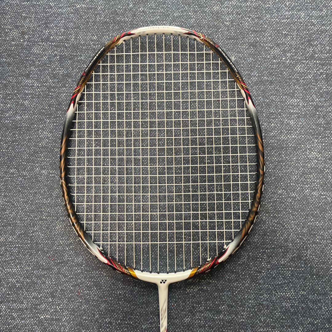 YONEXVOLTRIC 80 バドミントンラケット