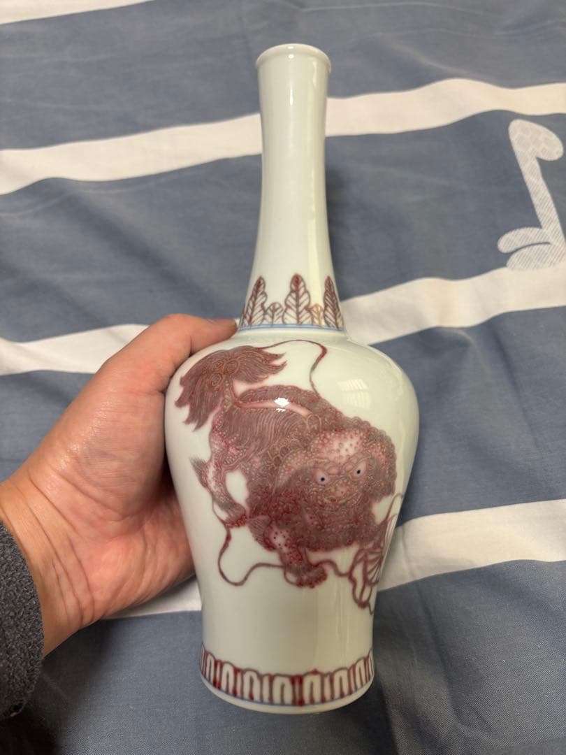 中国古美術品　青花釉裏紅　獅子文花瓶　大清乾隆年製　26cm