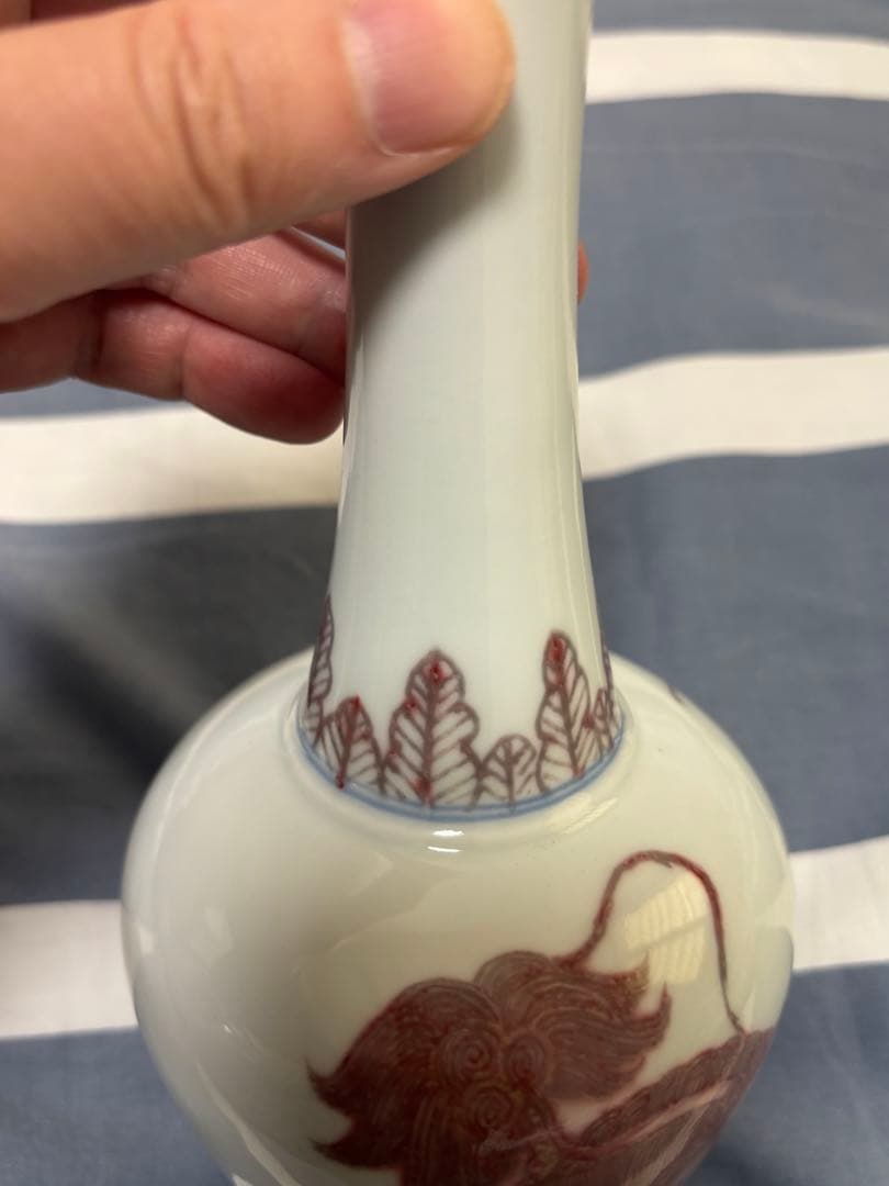 中国古美術品　青花釉裏紅　獅子文花瓶　大清乾隆年製　26cm