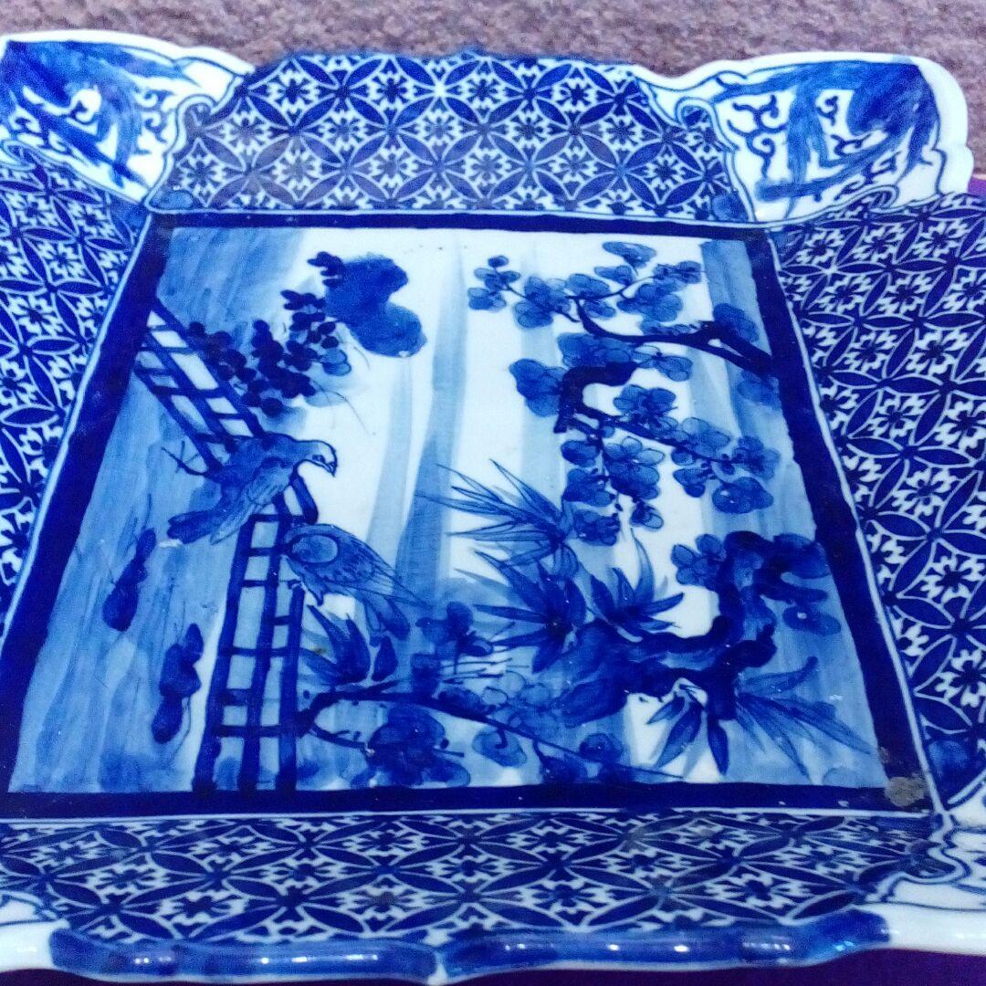 江戸時代武家旧家蔵出阿波淡路國染め付け四方変形３２✕２８綺麗な図柄角傷直しあり。